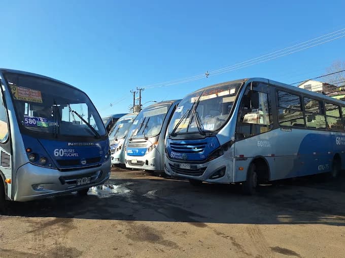 Flota de buses de Buses Tucapel estacionada